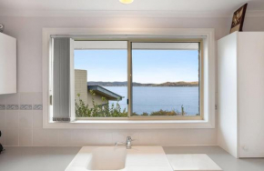 Seaside Serenity: Panoramic Waterfront Retreat